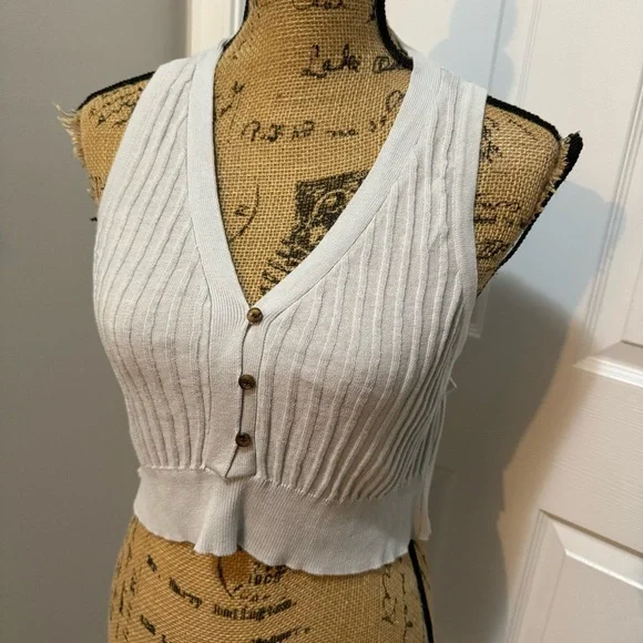 Cropped Ribbed Tank - Picture 1 of 8